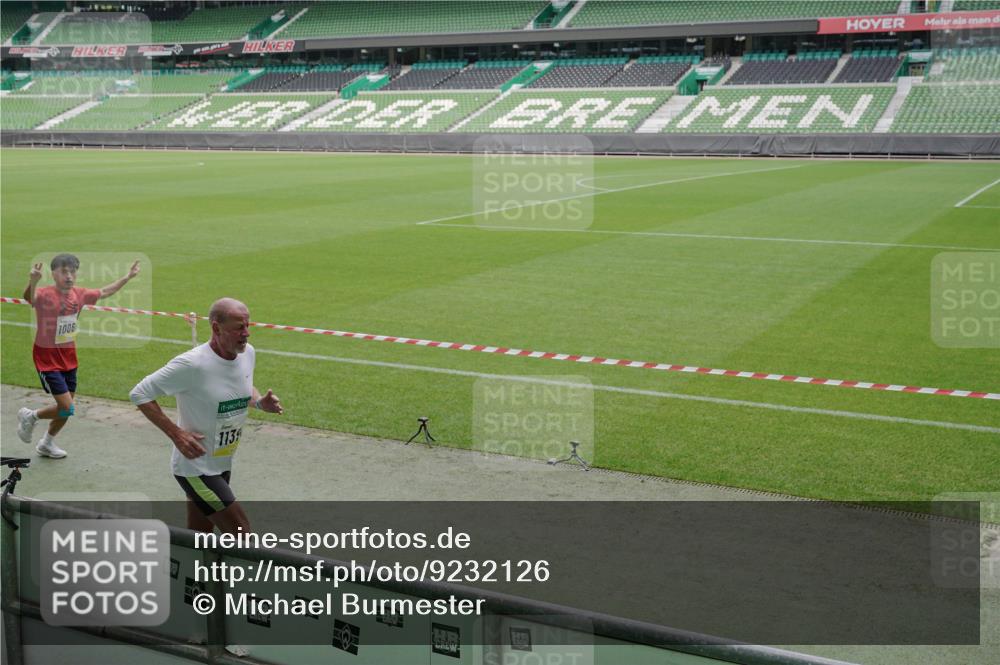 05.10.2025 - 20. swb-Marathon Bremen Michael Burmester http://msf.ph/oto/9232126 05.10.2025 10:30:41 Laufen im Stadion 7733, 9209, 9214, 9230, 9240, 9251, 9255, 9259, 9299, 9317, 9333, 9399, 9416, 9425, 9435, 9482, 9501, 9645, 9663, 9676, 9683, 9708, 9787, 9832, 9888, 9894, 9906, 9966, 9975, 9987, 10022, 10043, 10066, 10159, 10221, 10224, 10227, 10241, 10251, 10254, 10346, 10376, 10378, 10380, 10392, 10443, 10479, 10507, 10548, 10556, 10581, 10584, 10625, 10673, 10873, 11177, 11319, 7202, 9014, 9199, 9261, 9369, 9452, 9578, 9579, 9658, 9803, 10170, 10432, 10923, 10932 meine-sportfotos.de