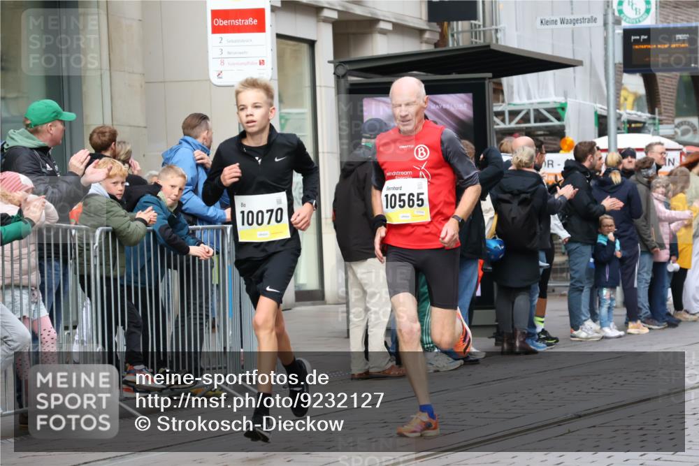 05.10.2025 - 20. swb-Marathon Bremen Strokosch-Dieckow http://msf.ph/oto/9232127 05.10.2025 10:40:11 Ziel 10070, 10565, 10658, 10686, 11114, 10070, 10565, 10658, 10686, 11114 meine-sportfotos.de