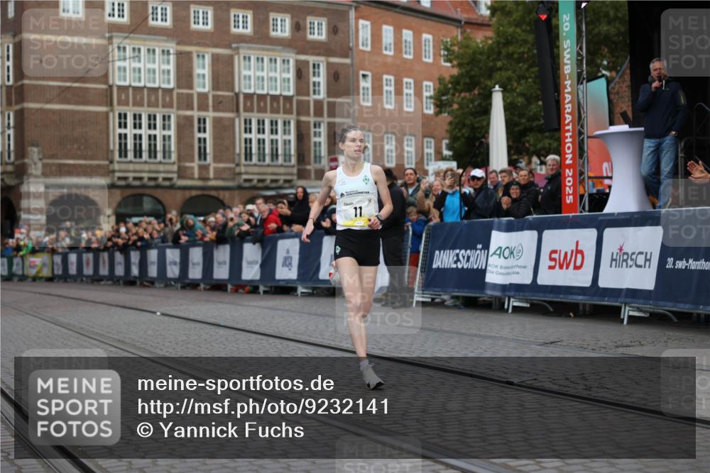05.10.2025 - 20. swb-Marathon Bremen Yannick Fuchs http://msf.ph/oto/9232141 05.10.2025 10:30:17 Ziel 11 meine-sportfotos.de