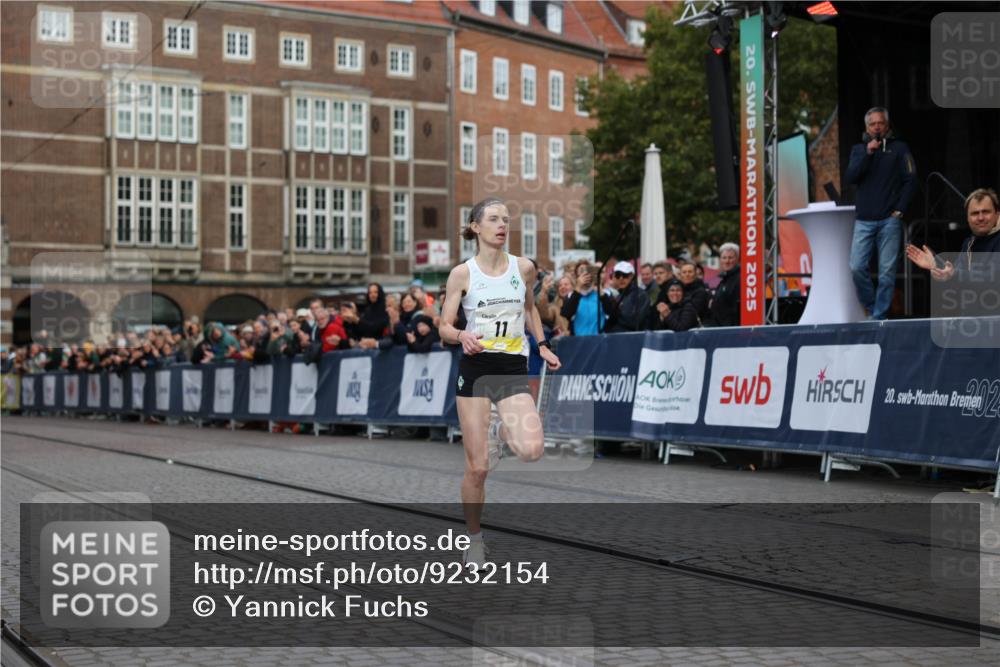 05.10.2025 - 20. swb-Marathon Bremen Yannick Fuchs http://msf.ph/oto/9232154 05.10.2025 10:30:17 Ziel 11 meine-sportfotos.de