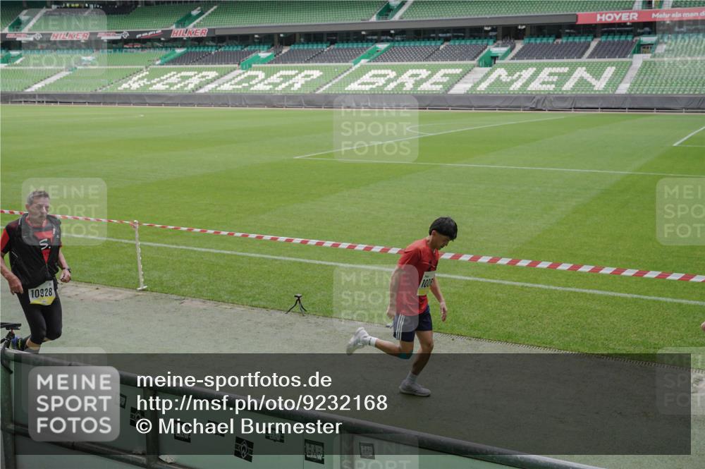05.10.2025 - 20. swb-Marathon Bremen Michael Burmester http://msf.ph/oto/9232168 05.10.2025 10:30:43 Laufen im Stadion 7733, 9209, 9214, 9230, 9240, 9251, 9255, 9259, 9277, 9299, 9317, 9333, 9399, 9416, 9425, 9435, 9482, 9501, 9645, 9663, 9676, 9683, 9708, 9787, 9832, 9888, 9894, 9906, 9966, 9975, 9987, 10022, 10043, 10066, 10159, 10221, 10224, 10227, 10241, 10251, 10254, 10346, 10378, 10380, 10392, 10443, 10449, 10479, 10507, 10548, 10556, 10581, 10584, 10625, 10873, 11177, 11319, 7202, 9014, 9199, 9261, 9369, 9452, 9578, 9579, 9658, 9803, 10170, 10432, 10923, 10932 meine-sportfotos.de