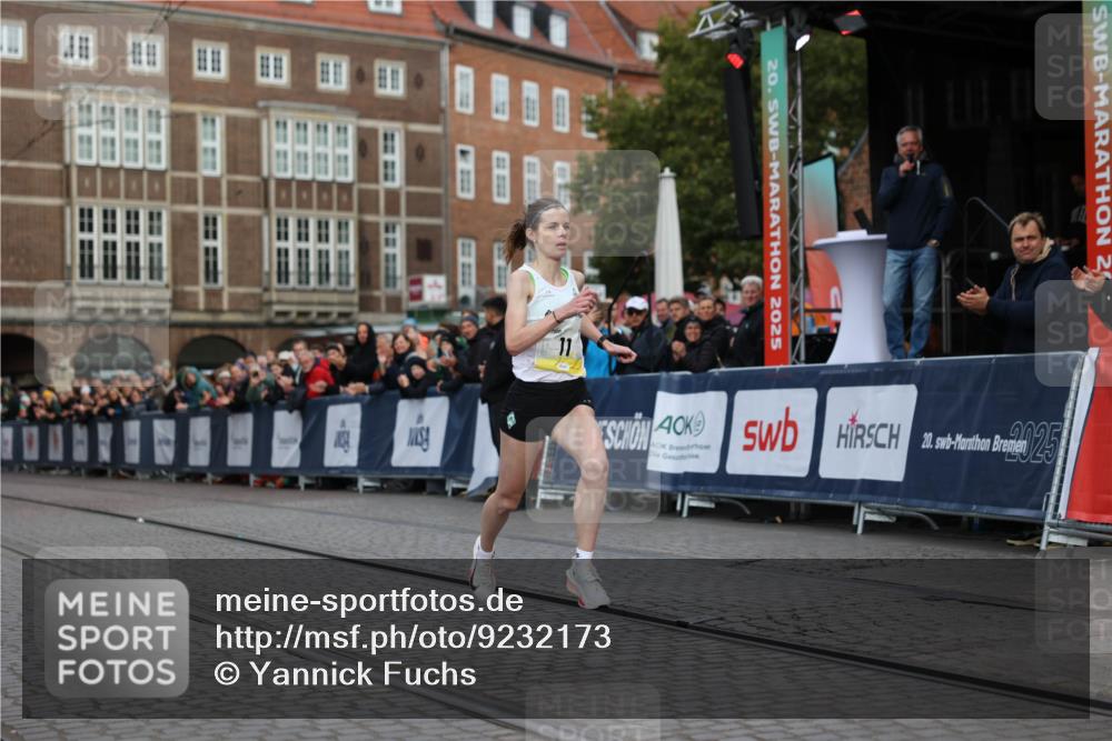 05.10.2025 - 20. swb-Marathon Bremen Yannick Fuchs http://msf.ph/oto/9232173 05.10.2025 10:30:17 Ziel 11 meine-sportfotos.de