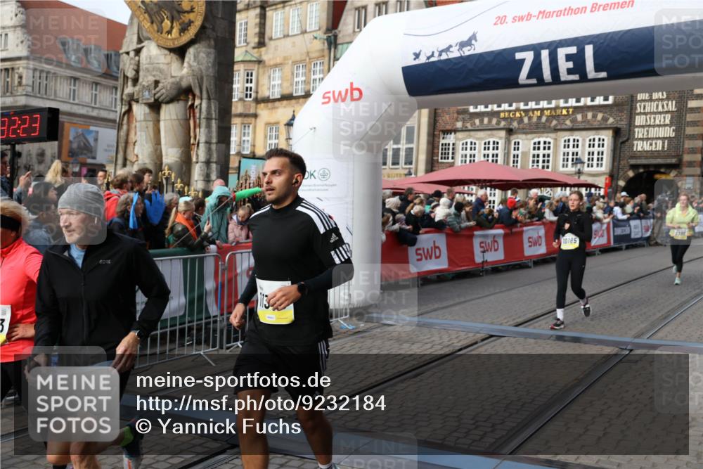 05.10.2025 - 20. swb-Marathon Bremen Yannick Fuchs http://msf.ph/oto/9232184 05.10.2025 11:03:13 Ziel 9229, 9300, 9593, 9661, 9662, 9893, 10185, 10777, 10876, 10996, 11376, 11682 meine-sportfotos.de
