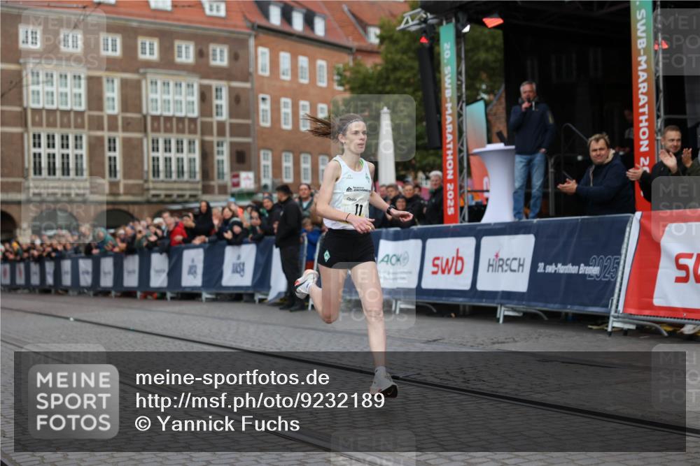 05.10.2025 - 20. swb-Marathon Bremen Yannick Fuchs http://msf.ph/oto/9232189 05.10.2025 10:30:17 Ziel 11 meine-sportfotos.de