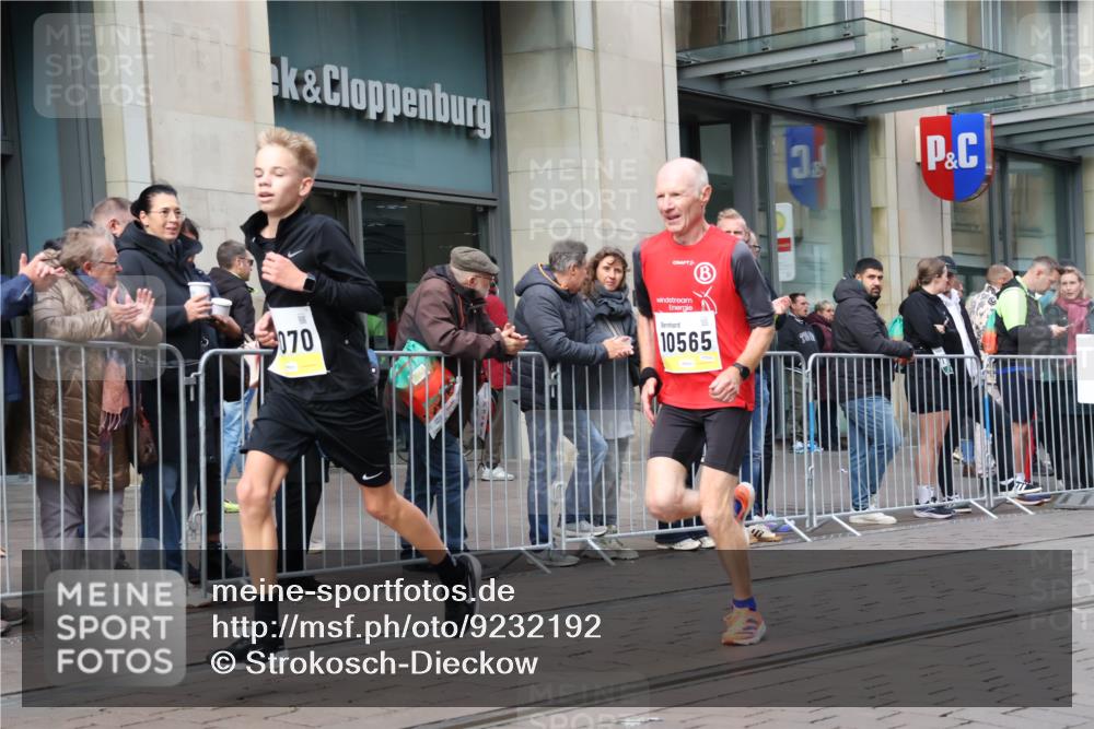 05.10.2025 - 20. swb-Marathon Bremen Strokosch-Dieckow http://msf.ph/oto/9232192 05.10.2025 10:40:13 Ziel 10070, 10161, 10229, 10565, 10658, 10686, 11114, 10070, 10161, 10229, 10565, 10658, 10686, 11114 meine-sportfotos.de