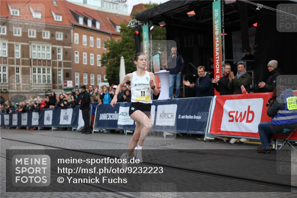 05.10.2025 - 20. swb-Marathon Bremen Yannick Fuchs http://msf.ph/oto/9232223 05.10.2025 10:30:17 Ziel 11 meine-sportfotos.de