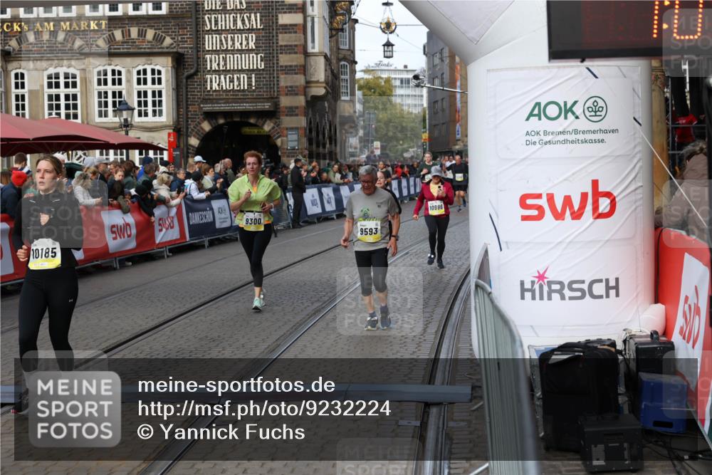 05.10.2025 - 20. swb-Marathon Bremen Yannick Fuchs http://msf.ph/oto/9232224 05.10.2025 11:03:13 Ziel 9229, 9300, 9593, 9661, 9662, 9893, 10185, 10777, 10876, 10996, 11376, 11682 meine-sportfotos.de