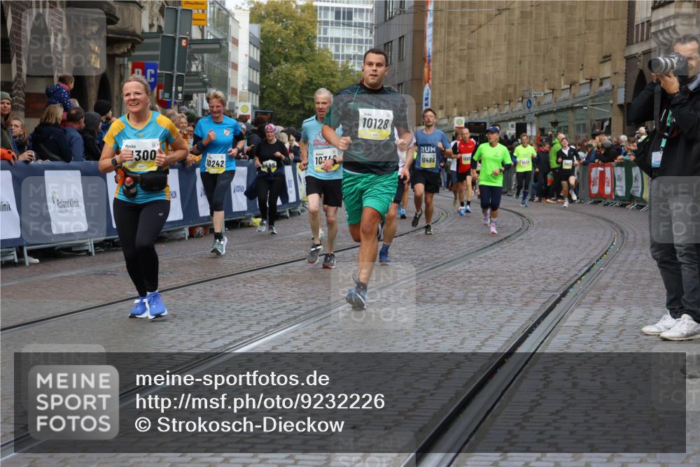 05.10.2025 - 20. swb-Marathon Bremen Strokosch-Dieckow http://msf.ph/oto/9232226 05.10.2025 10:53:07 Ziel 9449, 9650, 9703, 9834, 10128, 10242, 10349, 10460, 10466, 10539, 10958, 11259, 11300, 11377, 11411, 11512 meine-sportfotos.de