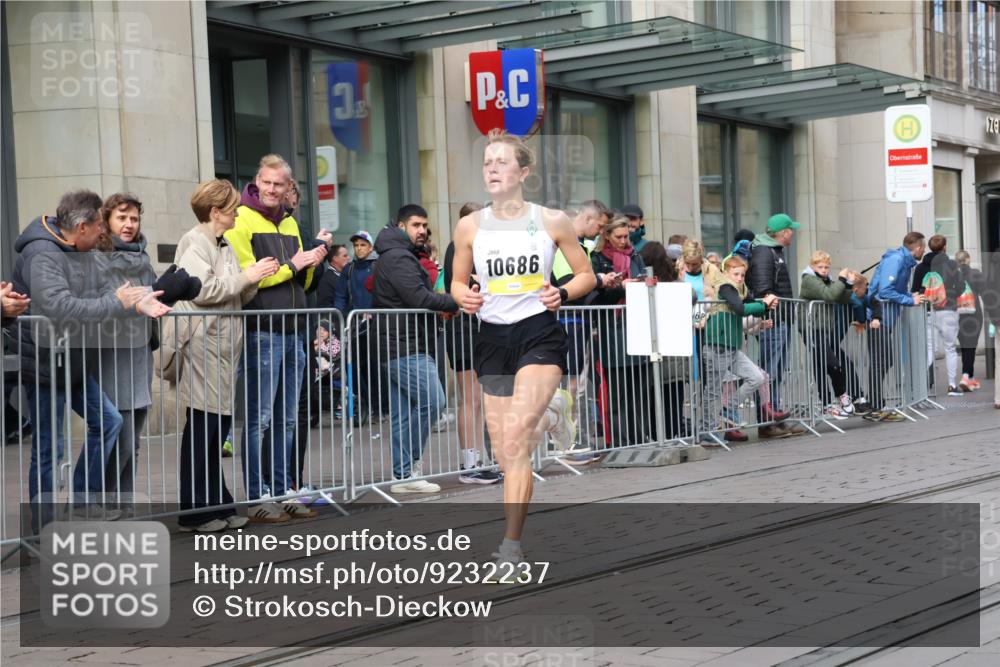 05.10.2025 - 20. swb-Marathon Bremen Strokosch-Dieckow http://msf.ph/oto/9232237 05.10.2025 10:40:17 Ziel 10070, 10161, 10229, 10565, 10686, 11114, 10070, 10161, 10229, 10565, 10686, 11114 meine-sportfotos.de