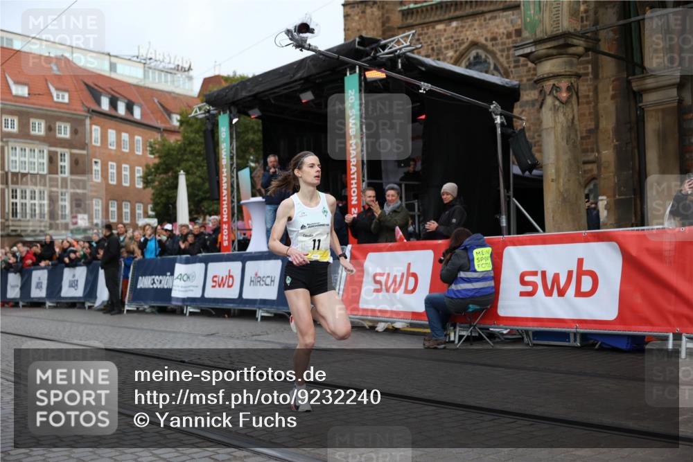 05.10.2025 - 20. swb-Marathon Bremen Yannick Fuchs http://msf.ph/oto/9232240 05.10.2025 10:30:18 Ziel 11 meine-sportfotos.de