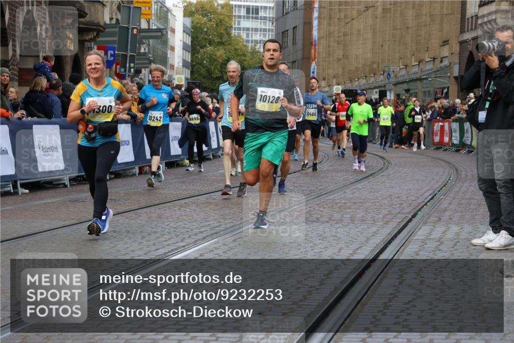 05.10.2025 - 20. swb-Marathon Bremen Strokosch-Dieckow http://msf.ph/oto/9232253 05.10.2025 10:53:07 Ziel 9449, 9650, 9703, 9834, 10128, 10242, 10349, 10460, 10466, 10539, 10958, 11259, 11300, 11377, 11411, 11512 meine-sportfotos.de
