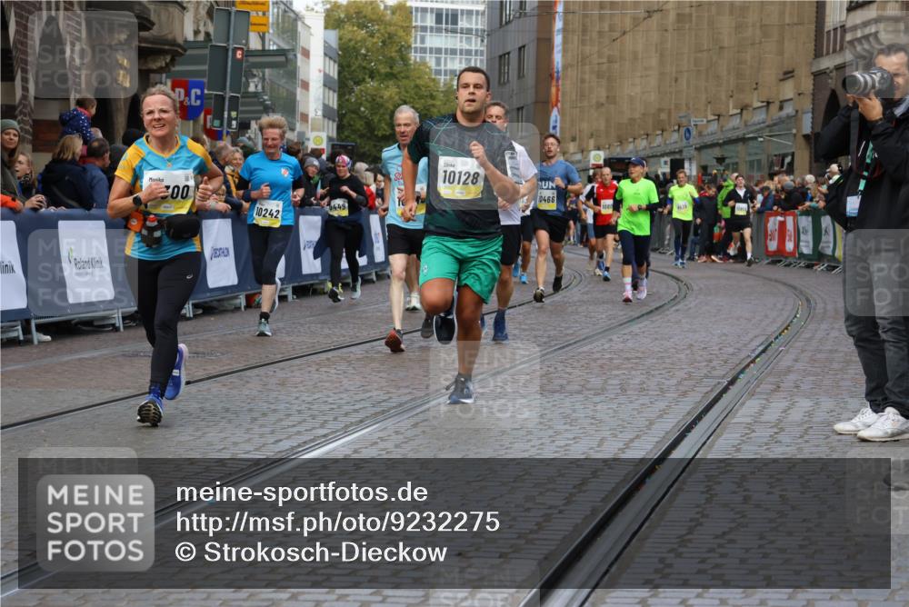 05.10.2025 - 20. swb-Marathon Bremen Strokosch-Dieckow http://msf.ph/oto/9232275 05.10.2025 10:53:07 Ziel 9449, 9650, 9703, 9834, 10128, 10242, 10349, 10460, 10466, 10539, 10958, 11259, 11300, 11377, 11411, 11512 meine-sportfotos.de