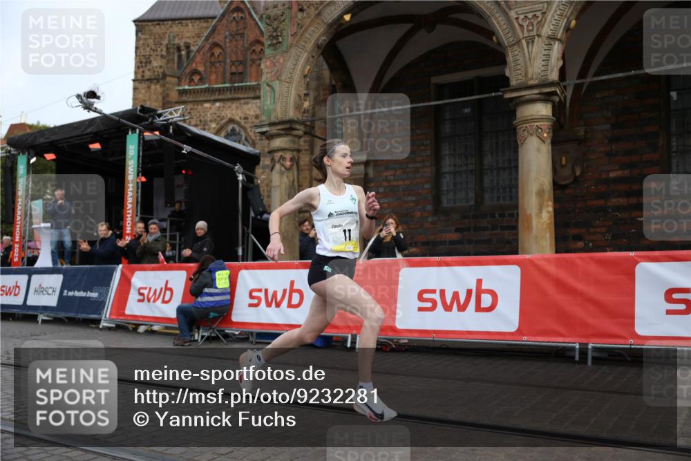 05.10.2025 - 20. swb-Marathon Bremen Yannick Fuchs http://msf.ph/oto/9232281 05.10.2025 10:30:18 Ziel 11 meine-sportfotos.de
