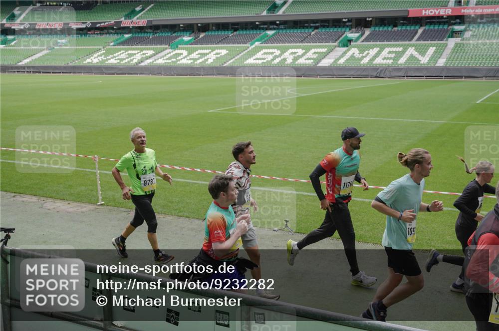 05.10.2025 - 20. swb-Marathon Bremen Michael Burmester http://msf.ph/oto/9232282 05.10.2025 10:30:46 Laufen im Stadion 7733, 9209, 9214, 9230, 9240, 9251, 9255, 9259, 9277, 9299, 9317, 9333, 9399, 9416, 9425, 9435, 9482, 9501, 9645, 9663, 9676, 9683, 9708, 9787, 9888, 9894, 9906, 9966, 9975, 9987, 10022, 10043, 10066, 10159, 10221, 10224, 10227, 10241, 10251, 10254, 10346, 10378, 10380, 10392, 10443, 10449, 10479, 10507, 10514, 10548, 10556, 10581, 10584, 10625, 10873, 11319, 7202, 9014, 9199, 9261, 9369, 9452, 9578, 9579, 9658, 9803, 10170, 10432, 10923, 10932 meine-sportfotos.de