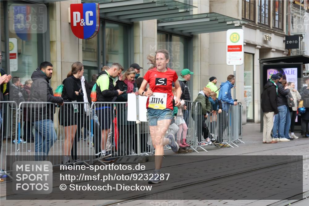 05.10.2025 - 20. swb-Marathon Bremen Strokosch-Dieckow http://msf.ph/oto/9232287 05.10.2025 10:40:21 Ziel 10161, 10229, 10686, 11114, 10161, 10229, 10686, 11114 meine-sportfotos.de