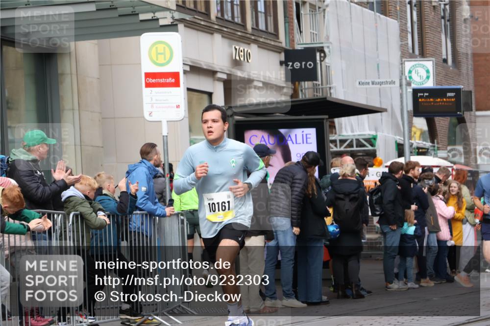 05.10.2025 - 20. swb-Marathon Bremen Strokosch-Dieckow http://msf.ph/oto/9232303 05.10.2025 10:40:30 Ziel 10161, 10229, 10161, 10229 meine-sportfotos.de