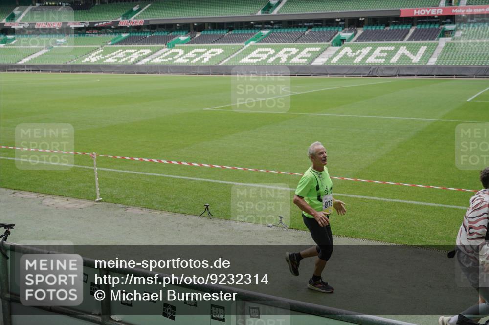 05.10.2025 - 20. swb-Marathon Bremen Michael Burmester http://msf.ph/oto/9232314 05.10.2025 10:30:47 Laufen im Stadion 7733, 9209, 9214, 9230, 9240, 9251, 9255, 9259, 9263, 9277, 9299, 9317, 9333, 9399, 9416, 9425, 9482, 9501, 9645, 9663, 9676, 9683, 9708, 9787, 9888, 9894, 9906, 9966, 9975, 9987, 10022, 10043, 10066, 10159, 10221, 10224, 10227, 10241, 10251, 10254, 10317, 10346, 10378, 10380, 10392, 10443, 10449, 10479, 10507, 10514, 10548, 10556, 10581, 10584, 10625, 10873, 11319, 7202, 9014, 9199, 9261, 9369, 9452, 9578, 9579, 9658, 9803, 10170, 10432, 10923, 10932 meine-sportfotos.de