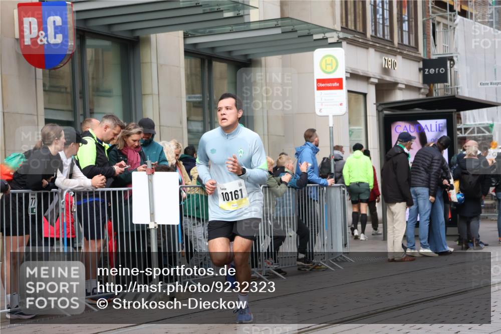 05.10.2025 - 20. swb-Marathon Bremen Strokosch-Dieckow http://msf.ph/oto/9232323 05.10.2025 10:40:31 Ziel 10161, 10229, 10161, 10229 meine-sportfotos.de