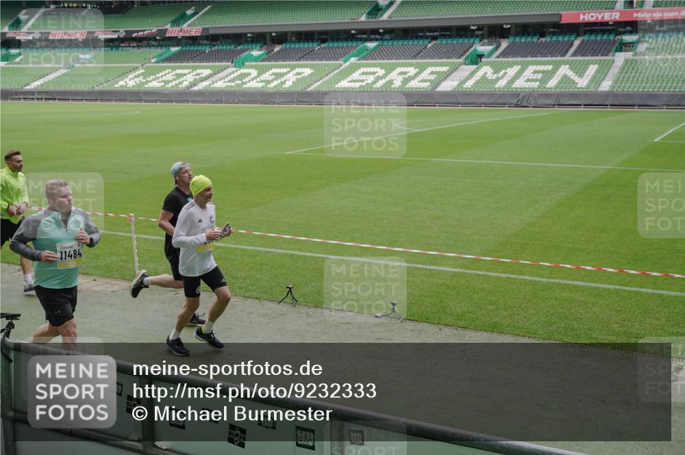 05.10.2025 - 20. swb-Marathon Bremen Michael Burmester http://msf.ph/oto/9232333 05.10.2025 10:30:49 Laufen im Stadion 7733, 9209, 9214, 9230, 9240, 9251, 9259, 9263, 9277, 9299, 9317, 9333, 9399, 9416, 9425, 9449, 9482, 9501, 9645, 9663, 9676, 9683, 9708, 9715, 9787, 9888, 9894, 9906, 9934, 9966, 9987, 10022, 10043, 10066, 10159, 10221, 10224, 10227, 10241, 10251, 10254, 10317, 10346, 10378, 10380, 10392, 10443, 10449, 10479, 10507, 10514, 10556, 10581, 10584, 10625, 10873, 11319, 7202, 9199, 9261, 9452, 9578, 9579, 9658, 9803, 10432, 10923, 10932 meine-sportfotos.de