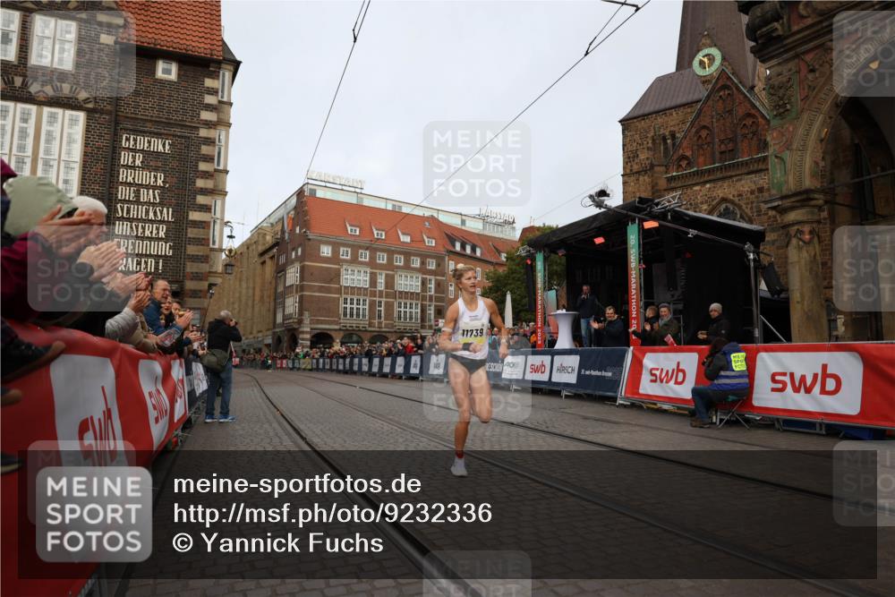 05.10.2025 - 20. swb-Marathon Bremen Yannick Fuchs http://msf.ph/oto/9232336 05.10.2025 10:30:52 Ziel  meine-sportfotos.de