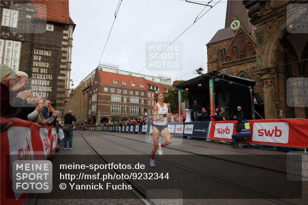05.10.2025 - 20. swb-Marathon Bremen Yannick Fuchs http://msf.ph/oto/9232344 05.10.2025 10:30:52 Ziel  meine-sportfotos.de
