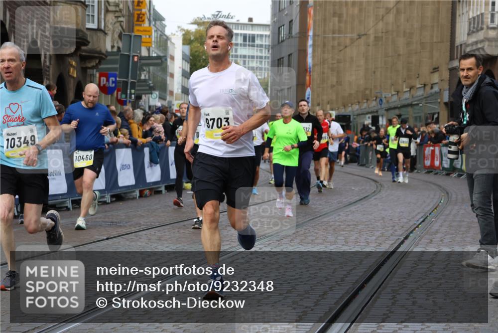 05.10.2025 - 20. swb-Marathon Bremen Strokosch-Dieckow http://msf.ph/oto/9232348 05.10.2025 10:53:10 Ziel 9449, 9703, 9834, 9956, 10128, 10242, 10349, 10460, 10466, 10806, 10958, 10993, 11300, 11377, 11510, 11512 meine-sportfotos.de