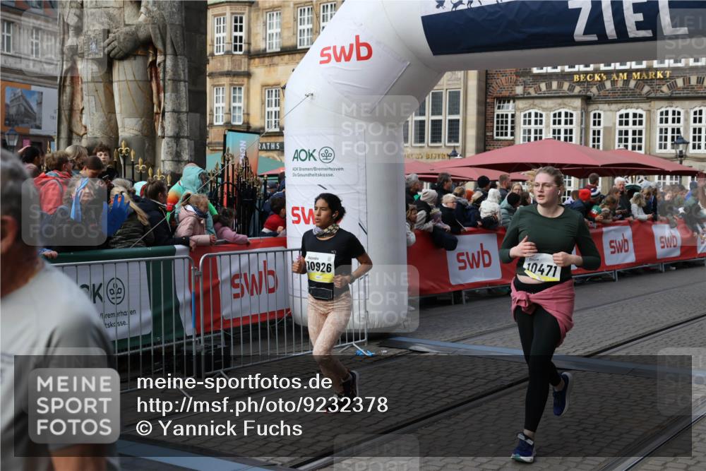 05.10.2025 - 20. swb-Marathon Bremen Yannick Fuchs http://msf.ph/oto/9232378 05.10.2025 11:03:21 Ziel 9300, 9325, 9593, 10471, 10926, 10996, 11390, 11682 meine-sportfotos.de