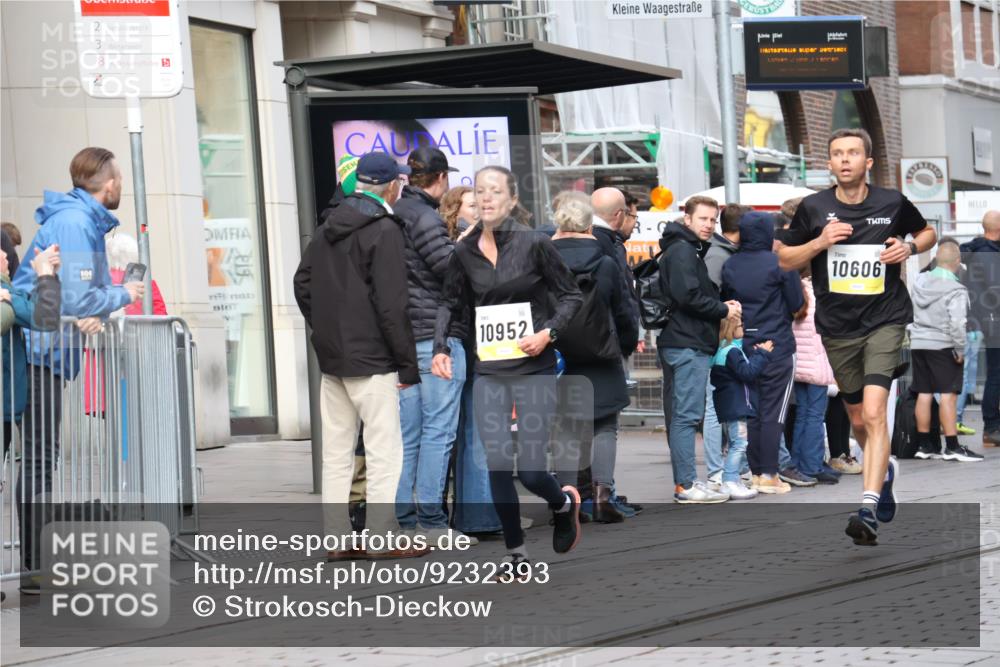 05.10.2025 - 20. swb-Marathon Bremen Strokosch-Dieckow http://msf.ph/oto/9232393 05.10.2025 10:40:49 Ziel 9262, 10606, 10952, 11069, 11086, 9262, 10606, 10952, 11069, 11086 meine-sportfotos.de