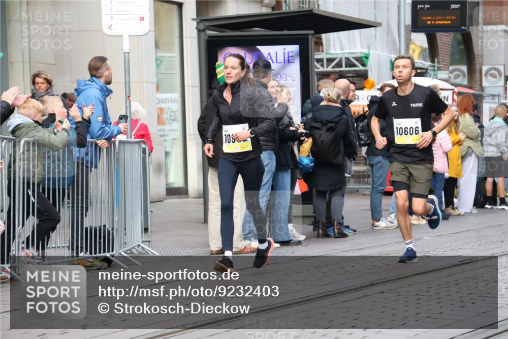05.10.2025 - 20. swb-Marathon Bremen Strokosch-Dieckow http://msf.ph/oto/9232403 05.10.2025 10:40:50 Ziel 9262, 10606, 10952, 11069, 11086, 9262, 10606, 10952, 11069, 11086 meine-sportfotos.de