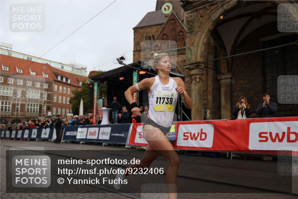 05.10.2025 - 20. swb-Marathon Bremen Yannick Fuchs http://msf.ph/oto/9232406 05.10.2025 10:30:53 Ziel  meine-sportfotos.de