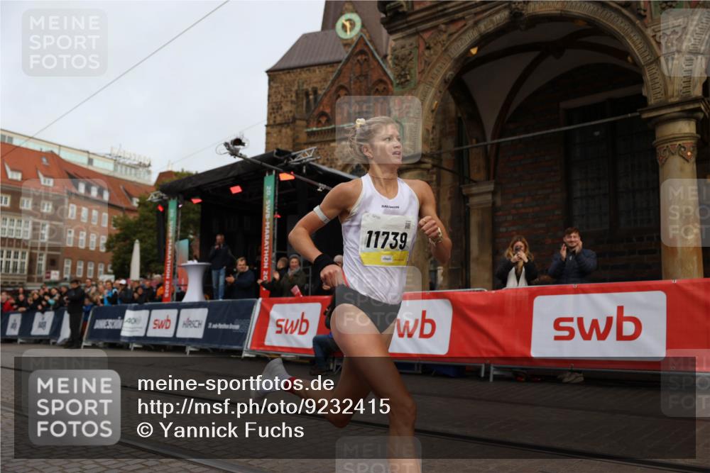 05.10.2025 - 20. swb-Marathon Bremen Yannick Fuchs http://msf.ph/oto/9232415 05.10.2025 10:30:53 Ziel  meine-sportfotos.de
