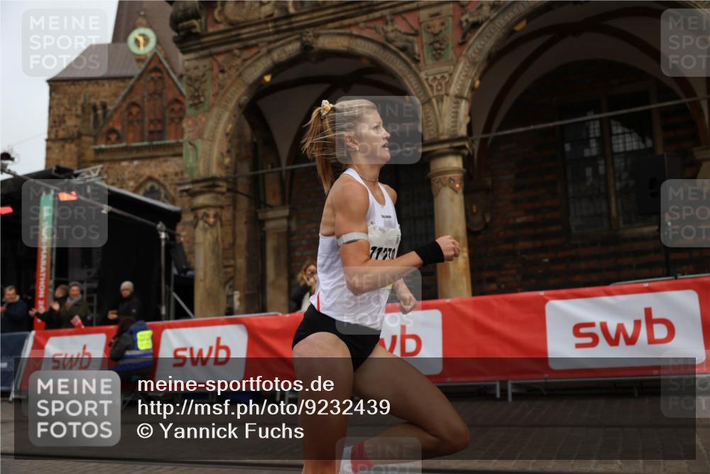 05.10.2025 - 20. swb-Marathon Bremen Yannick Fuchs http://msf.ph/oto/9232439 05.10.2025 10:30:53 Ziel  meine-sportfotos.de