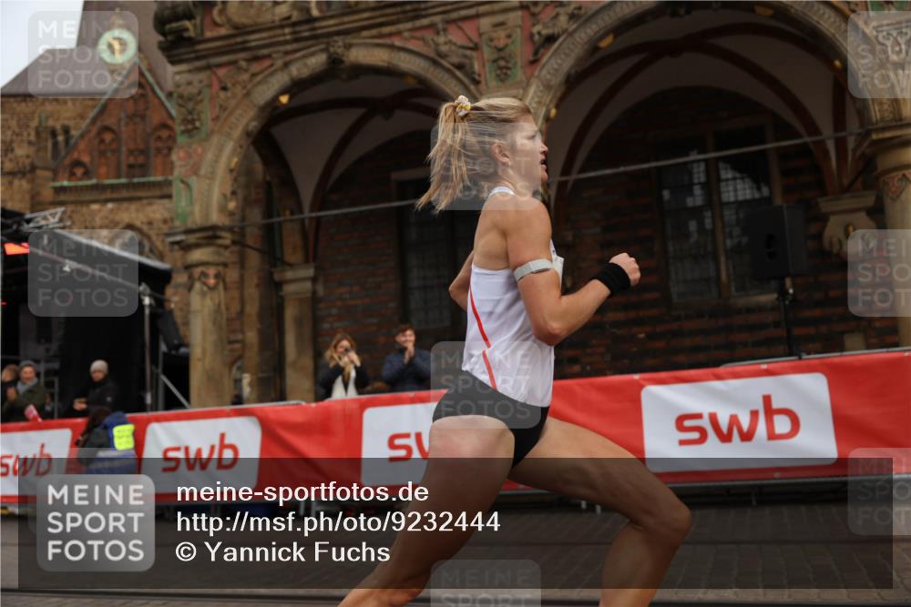 05.10.2025 - 20. swb-Marathon Bremen Yannick Fuchs http://msf.ph/oto/9232444 05.10.2025 10:30:53 Ziel  meine-sportfotos.de
