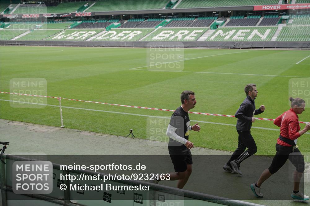 05.10.2025 - 20. swb-Marathon Bremen Michael Burmester http://msf.ph/oto/9232463 05.10.2025 10:30:54 Laufen im Stadion 7733, 9209, 9214, 9230, 9240, 9251, 9263, 9267, 9277, 9299, 9317, 9333, 9399, 9416, 9425, 9449, 9482, 9501, 9584, 9645, 9663, 9676, 9683, 9708, 9715, 9742, 9787, 9852, 9888, 9894, 9906, 9934, 9966, 9987, 10016, 10022, 10043, 10066, 10159, 10221, 10224, 10227, 10241, 10251, 10254, 10317, 10346, 10356, 10378, 10380, 10392, 10449, 10479, 10507, 10514, 10556, 10581, 10584, 10625, 10636, 10638, 11319, 7202, 9199, 9261, 9452, 9803, 10432 meine-sportfotos.de