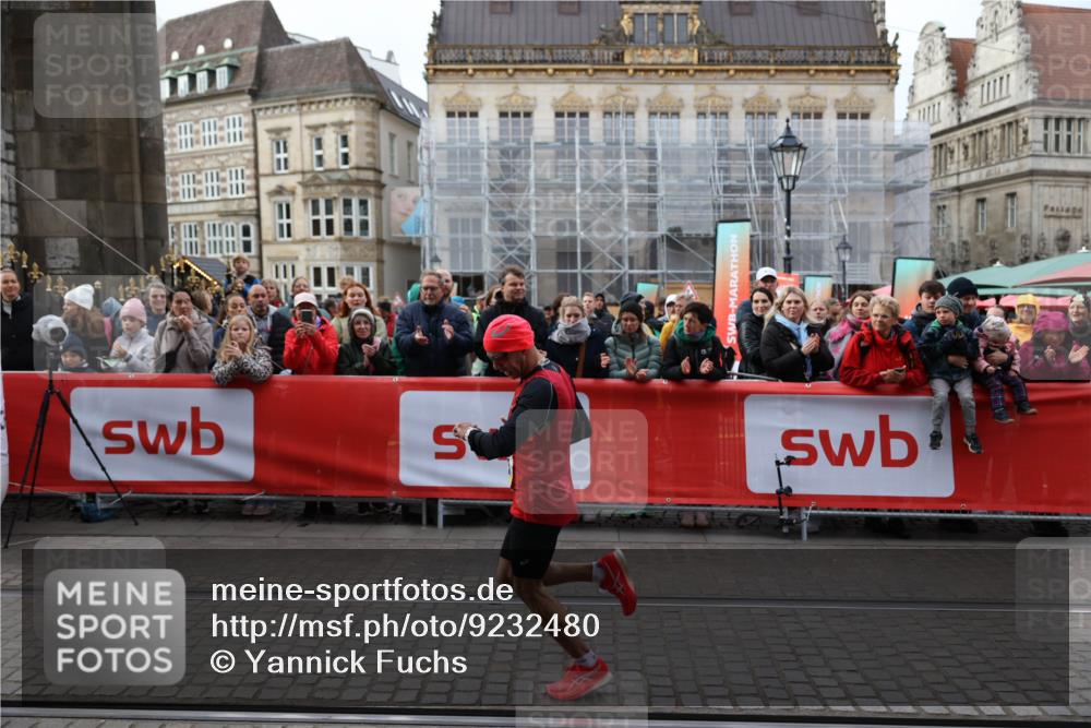 05.10.2025 - 20. swb-Marathon Bremen Yannick Fuchs http://msf.ph/oto/9232480 05.10.2025 10:31:50 Ziel 9291 meine-sportfotos.de