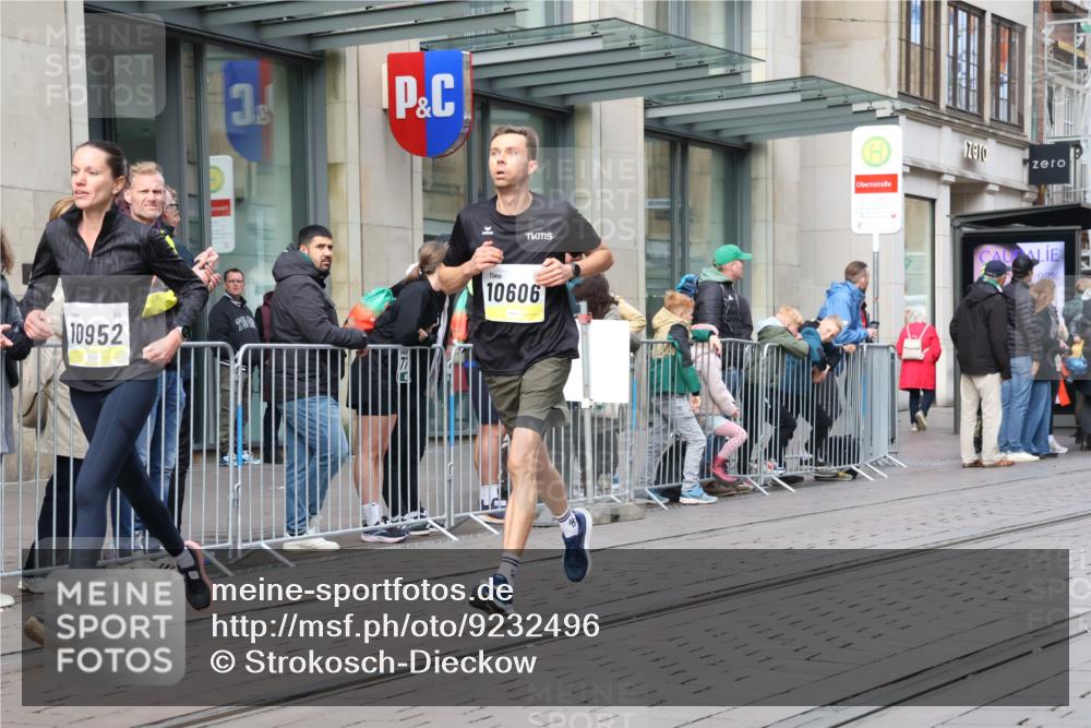 05.10.2025 - 20. swb-Marathon Bremen Strokosch-Dieckow http://msf.ph/oto/9232496 05.10.2025 10:40:53 Ziel 9262, 10606, 10952, 11069, 11086, 9262, 10606, 10952, 11069, 11086 meine-sportfotos.de