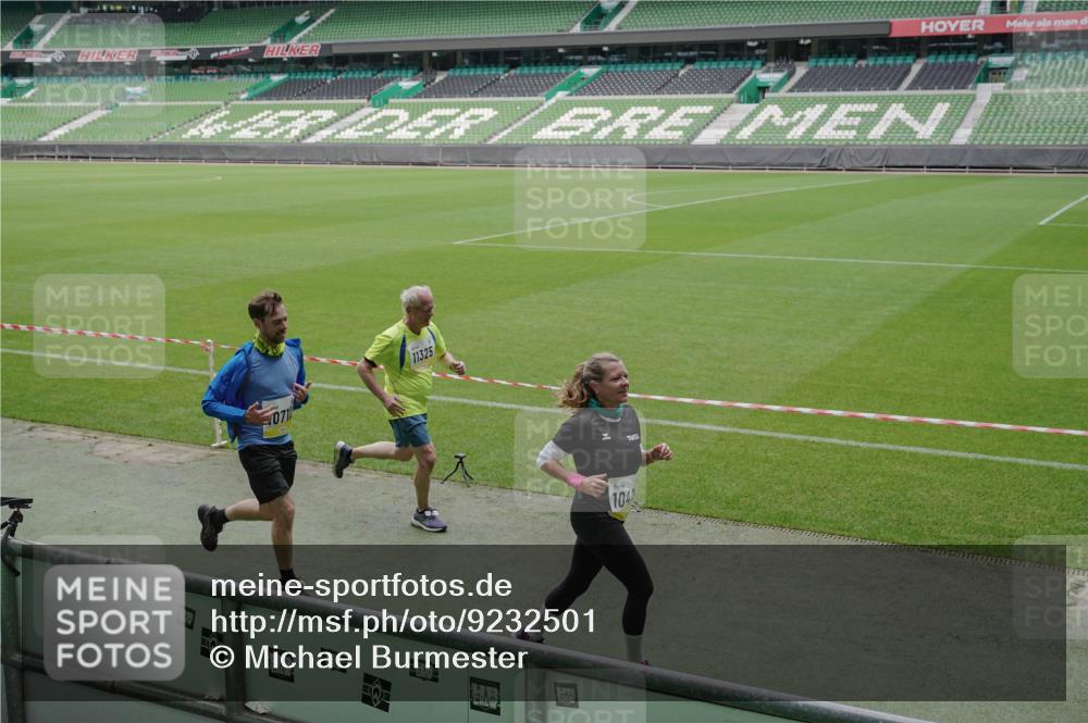 05.10.2025 - 20. swb-Marathon Bremen Michael Burmester http://msf.ph/oto/9232501 05.10.2025 10:30:56 Laufen im Stadion 7733, 9209, 9214, 9230, 9240, 9251, 9263, 9267, 9277, 9299, 9317, 9333, 9399, 9416, 9425, 9431, 9449, 9482, 9501, 9584, 9645, 9663, 9676, 9683, 9708, 9715, 9742, 9787, 9791, 9852, 9888, 9894, 9906, 9934, 9966, 9987, 10016, 10043, 10066, 10163, 10221, 10224, 10227, 10241, 10251, 10254, 10317, 10321, 10346, 10356, 10378, 10380, 10392, 10449, 10479, 10507, 10514, 10556, 10581, 10584, 10625, 10636, 10638, 11319, 7202, 9199, 9261, 9452 meine-sportfotos.de