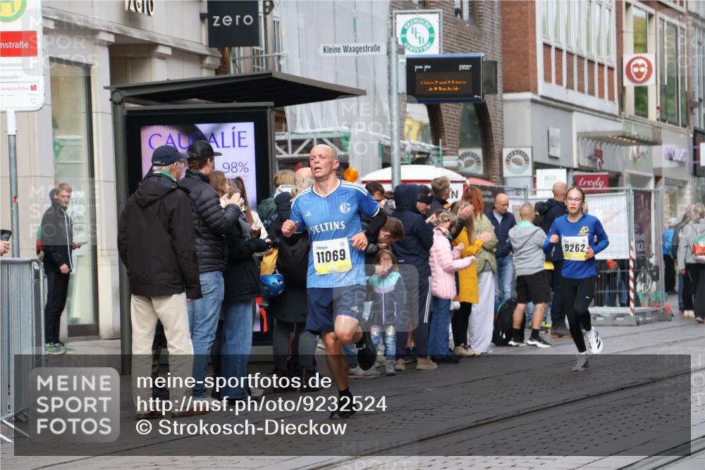05.10.2025 - 20. swb-Marathon Bremen Strokosch-Dieckow http://msf.ph/oto/9232524 05.10.2025 10:41:02 Ziel 9262, 10744, 10910, 11069, 11086, 9262, 10744, 10910, 11069, 11086 meine-sportfotos.de