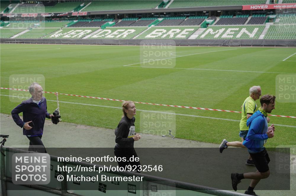 05.10.2025 - 20. swb-Marathon Bremen Michael Burmester http://msf.ph/oto/9232546 05.10.2025 10:30:57 Laufen im Stadion 7733, 9209, 9214, 9230, 9240, 9251, 9263, 9267, 9277, 9287, 9299, 9317, 9333, 9337, 9399, 9416, 9425, 9431, 9449, 9482, 9501, 9584, 9645, 9663, 9676, 9683, 9708, 9715, 9742, 9787, 9791, 9852, 9888, 9894, 9906, 9934, 9966, 9987, 10016, 10043, 10066, 10163, 10199, 10221, 10224, 10227, 10240, 10241, 10251, 10254, 10317, 10321, 10346, 10356, 10378, 10380, 10392, 10449, 10479, 10507, 10514, 10537, 10556, 10581, 10584, 10625, 10636, 10638, 11319, 7202, 9199, 9261, 9452 meine-sportfotos.de