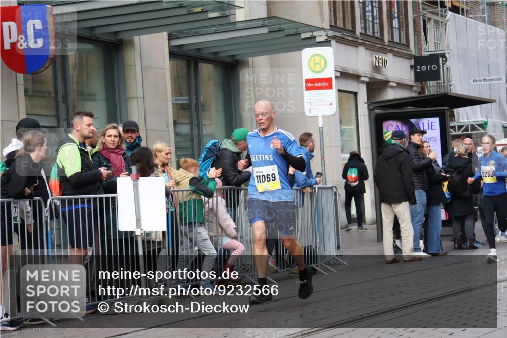 05.10.2025 - 20. swb-Marathon Bremen Strokosch-Dieckow http://msf.ph/oto/9232566 05.10.2025 10:41:04 Ziel 9262, 10744, 10910, 11069, 11086, 9262, 10744, 10910, 11069, 11086 meine-sportfotos.de