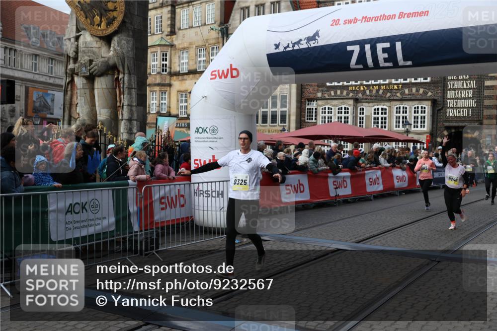 05.10.2025 - 20. swb-Marathon Bremen Yannick Fuchs http://msf.ph/oto/9232567 05.10.2025 11:03:24 Ziel 9246, 9325, 10142, 10405, 10471, 10926, 11390, 11467, 11508, 11509 meine-sportfotos.de