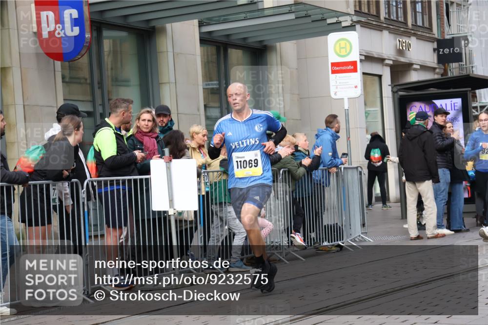 05.10.2025 - 20. swb-Marathon Bremen Strokosch-Dieckow http://msf.ph/oto/9232575 05.10.2025 10:41:04 Ziel 9262, 10744, 10910, 11069, 11086, 9262, 10744, 10910, 11069, 11086 meine-sportfotos.de
