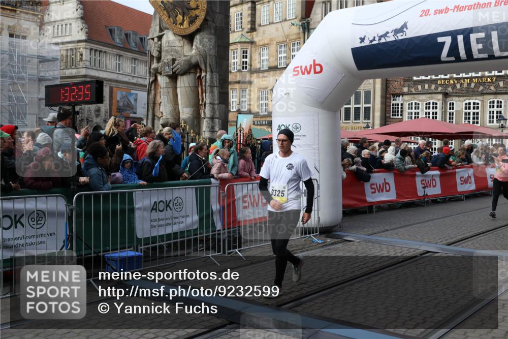 05.10.2025 - 20. swb-Marathon Bremen Yannick Fuchs http://msf.ph/oto/9232599 05.10.2025 11:03:24 Ziel 9246, 9325, 10142, 10405, 10471, 10926, 11390, 11467, 11508, 11509 meine-sportfotos.de