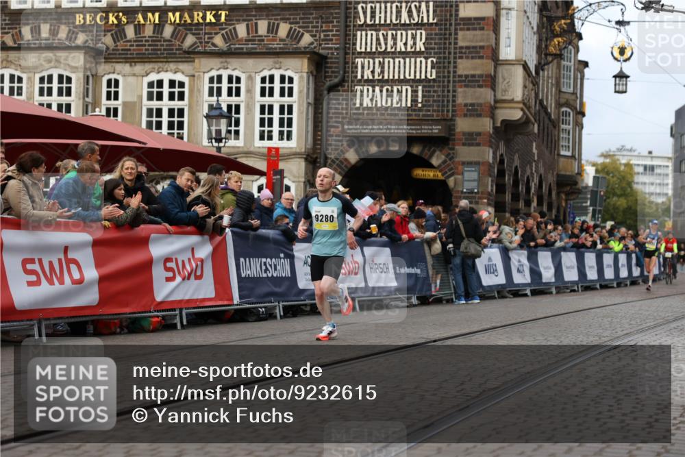 05.10.2025 - 20. swb-Marathon Bremen Yannick Fuchs http://msf.ph/oto/9232615 05.10.2025 10:32:38 Ziel 9280 meine-sportfotos.de