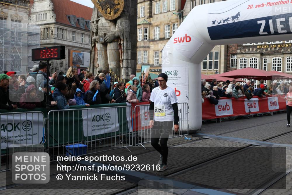 05.10.2025 - 20. swb-Marathon Bremen Yannick Fuchs http://msf.ph/oto/9232616 05.10.2025 11:03:24 Ziel 9246, 9325, 10142, 10405, 10471, 10926, 11390, 11467, 11508, 11509 meine-sportfotos.de