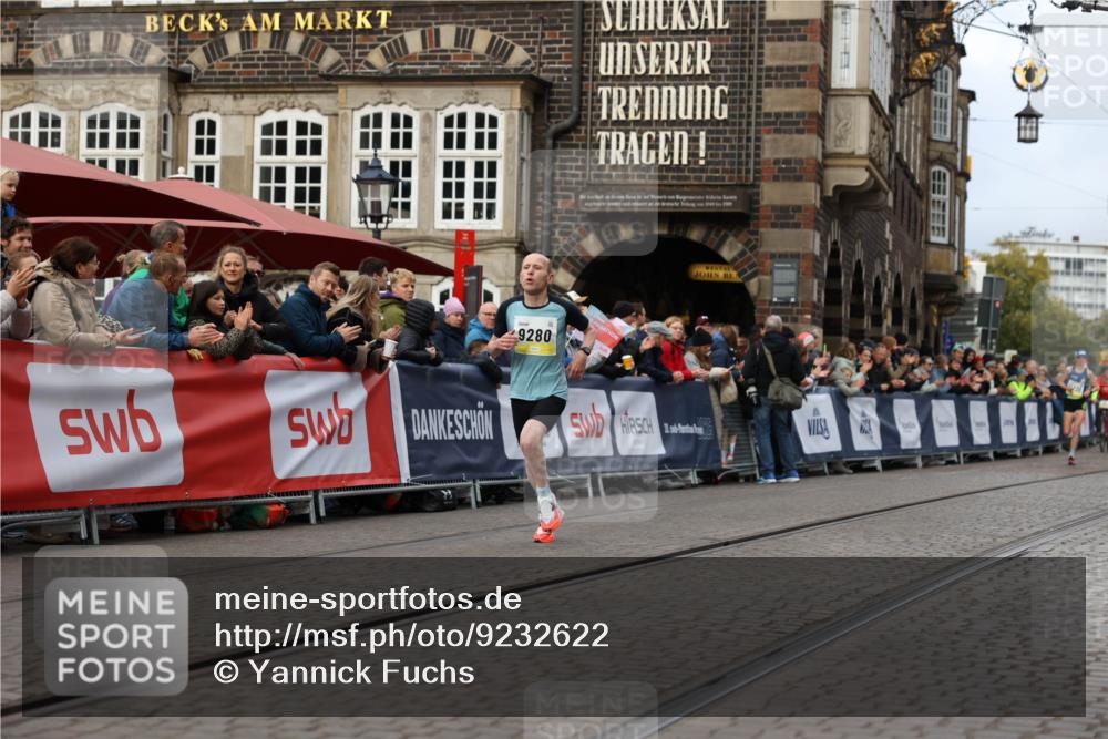 05.10.2025 - 20. swb-Marathon Bremen Yannick Fuchs http://msf.ph/oto/9232622 05.10.2025 10:32:38 Ziel 9280 meine-sportfotos.de