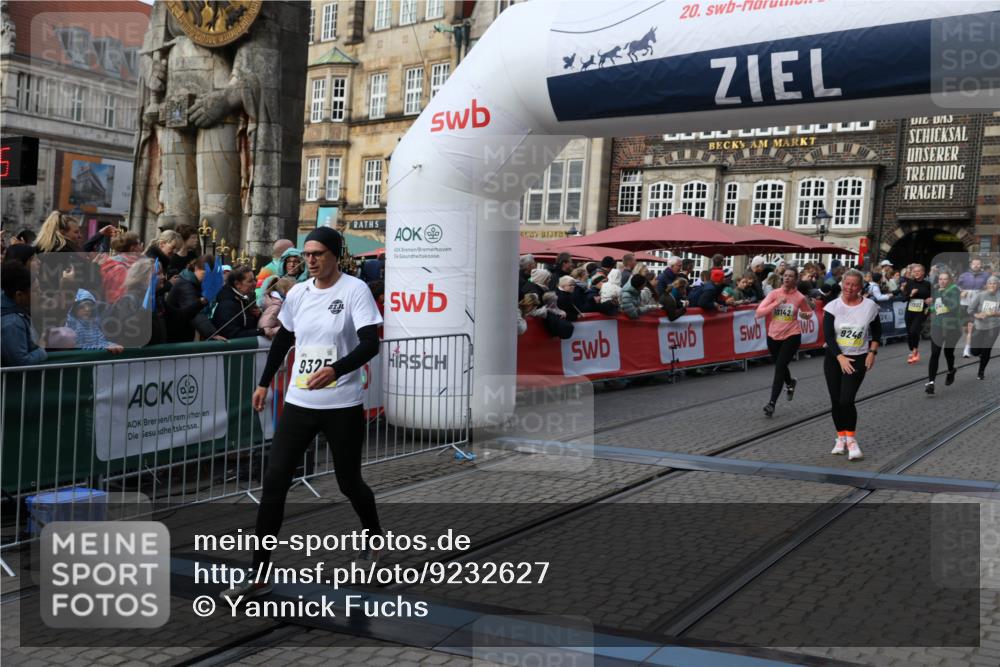 05.10.2025 - 20. swb-Marathon Bremen Yannick Fuchs http://msf.ph/oto/9232627 05.10.2025 11:03:25 Ziel 9246, 9325, 10142, 10405, 10471, 10926, 11390, 11467, 11502, 11508, 11509 meine-sportfotos.de