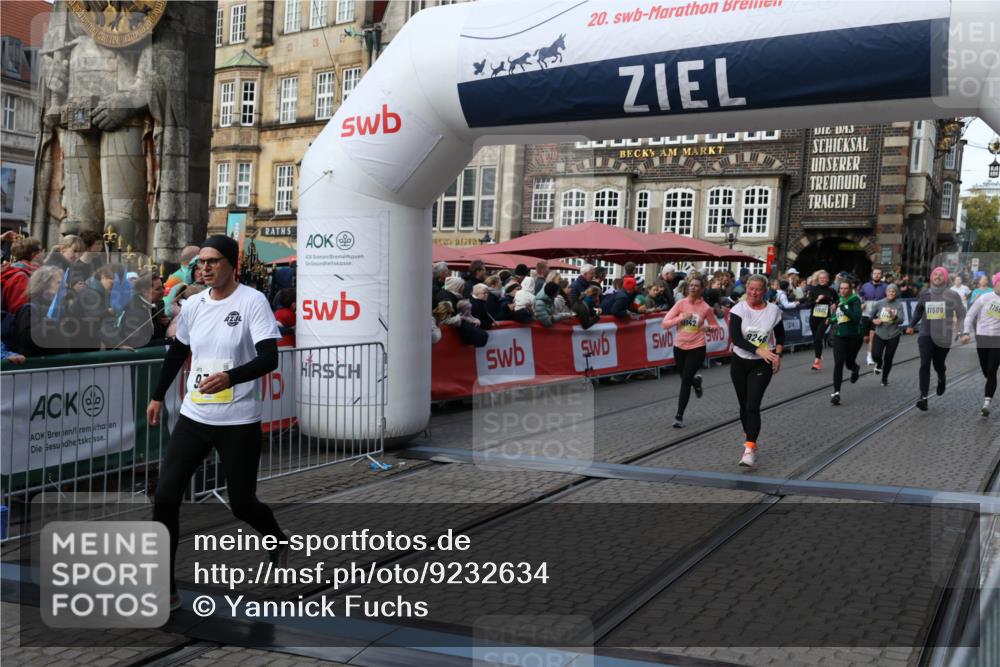 05.10.2025 - 20. swb-Marathon Bremen Yannick Fuchs http://msf.ph/oto/9232634 05.10.2025 11:03:25 Ziel 9246, 9325, 10142, 10405, 10471, 10926, 11390, 11467, 11502, 11508, 11509 meine-sportfotos.de