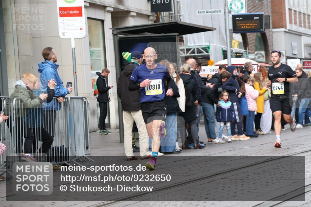 05.10.2025 - 20. swb-Marathon Bremen Strokosch-Dieckow http://msf.ph/oto/9232650 05.10.2025 10:41:10 Ziel 10744, 10910, 11086, 11701, 10744, 10910, 11086, 11701 meine-sportfotos.de