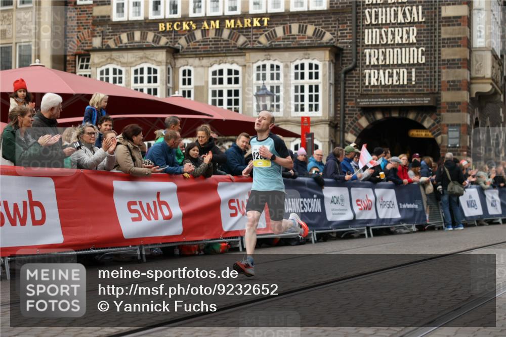 05.10.2025 - 20. swb-Marathon Bremen Yannick Fuchs http://msf.ph/oto/9232652 05.10.2025 10:32:38 Ziel 9280 meine-sportfotos.de